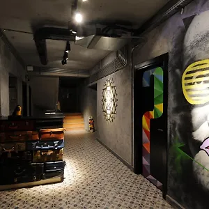  Hostel Role Street