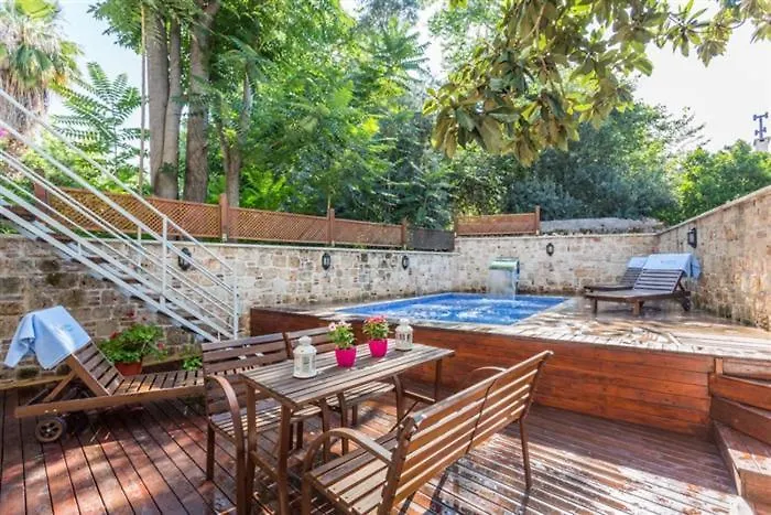 Ξενοδοχείο με διαμερίσματα Ani Pansiyon Apart Αττάλεια